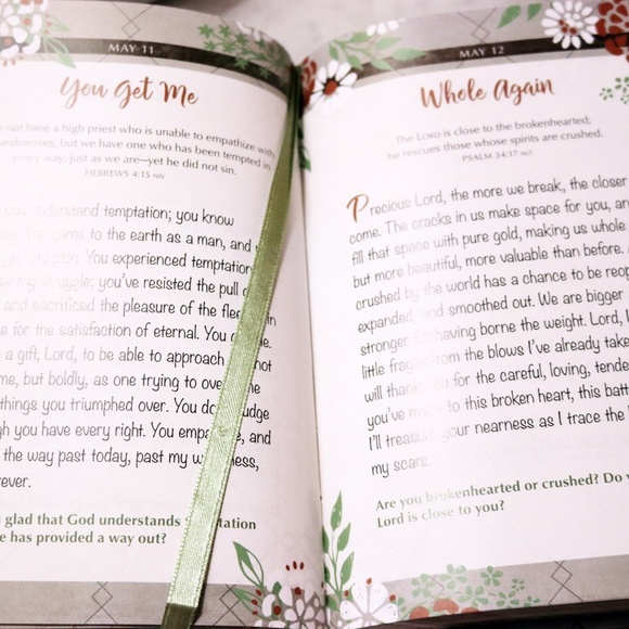 🙏🏻🕊 365 Days of Prayer for Women - Prayer Book - Ladies’ Religious Gift 🙏🏻✨ - Picture 3 of 15